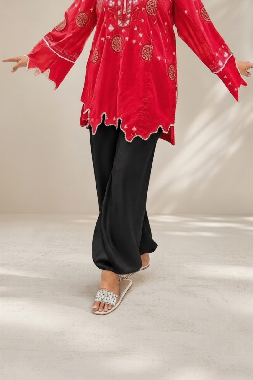Black Balloon Shalwar – Premium Soft Fabric